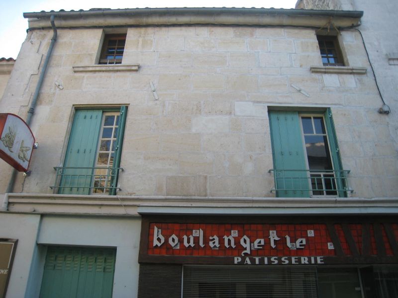 MAISON AVEC MAGASIN CENTRE DE FONTENAY