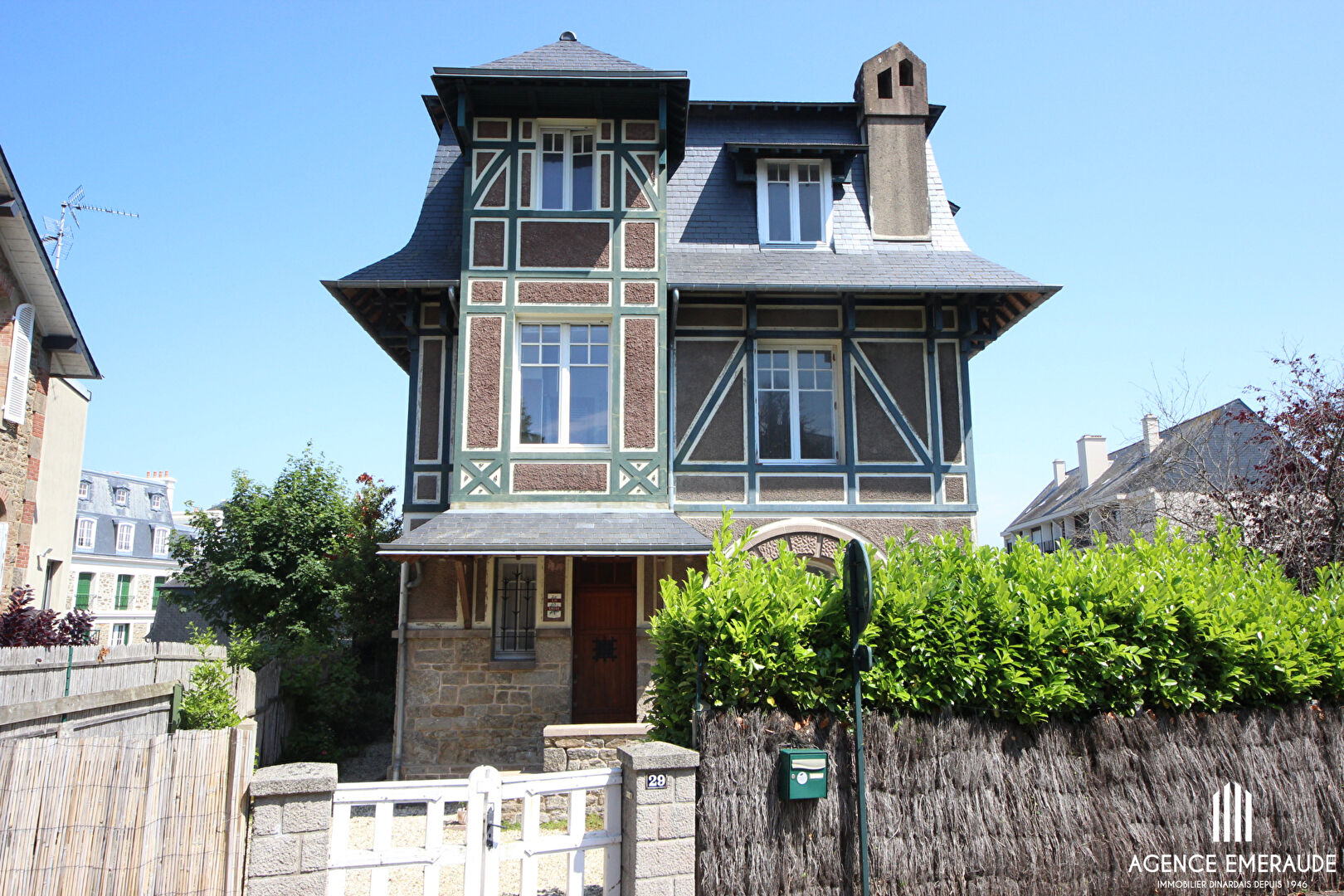 Location saisonnière VILLA Dinard 6 pièce(s) 8 personnes Location saisonnière VILLA Dinard 6 pièce(s) 8 personnes