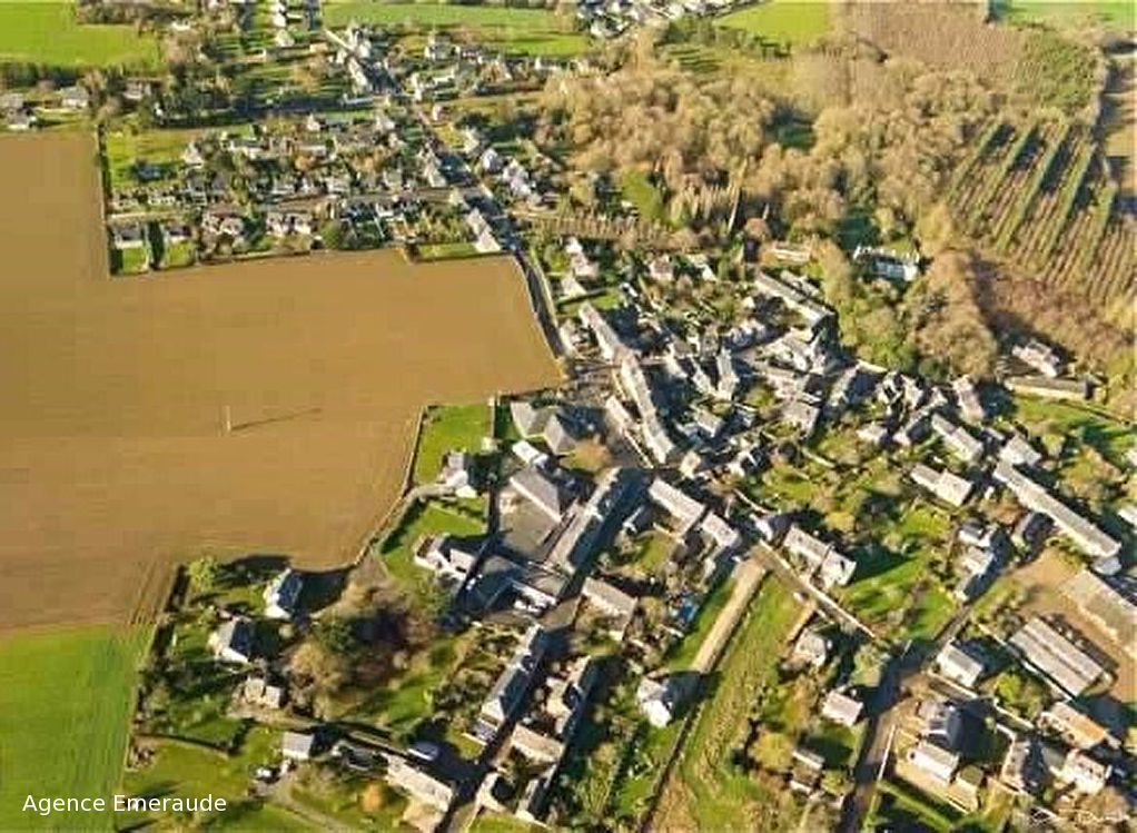 Terrain constructible de 466m2 centre bourg Langrolay sur Rance Terrain constructible de 466m2 centre bourg Langrolay sur Rance