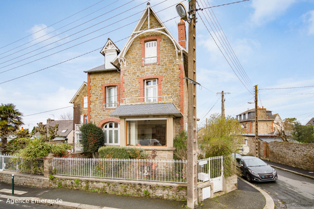 Maison DINARD 8 pièce(s) 150 m² terrain de 344 m² Pointe de la Malouine Maison DINARD 8 pièce(s) 150 m² terrain de 344 m² Pointe de la Malouine