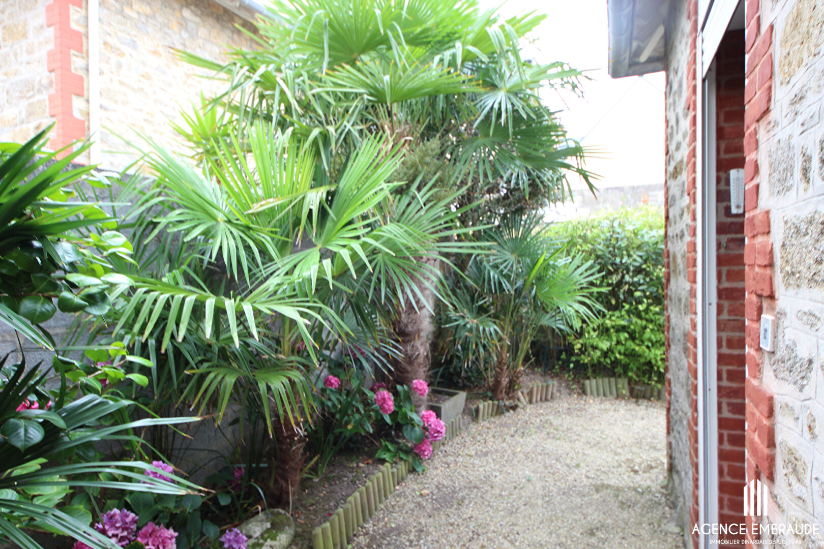 LOCATION SAISONNIERE Hypercentre de Dinard Maison de ville en pierre pour 4 personnes LOCATION SAISONNIERE Hypercentre de Dinard Maison de ville en pierre pour 4 personnes