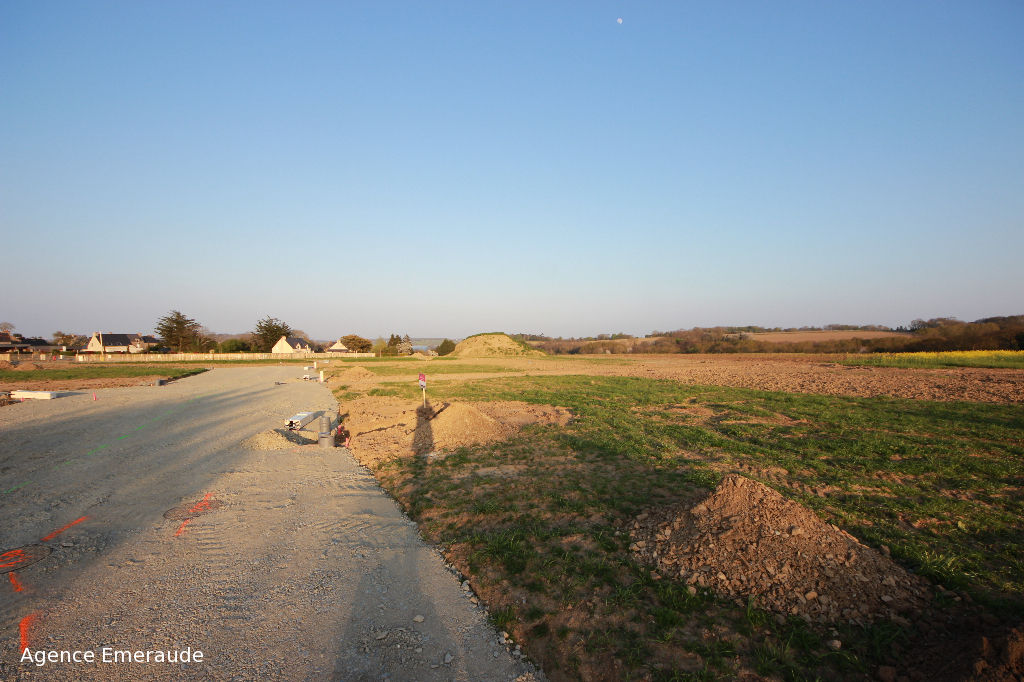 Centre bourg Langrolay sur Rance Terrain constructible de 452 m2 Centre bourg Langrolay sur Rance Terrain constructible de 452 m2