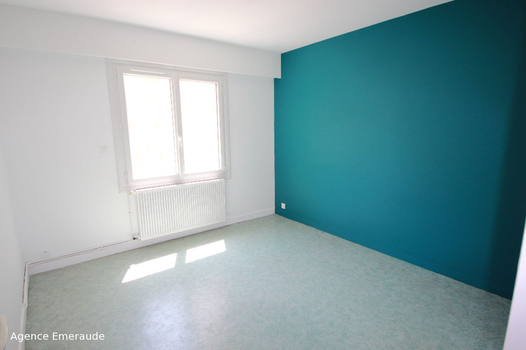 Appartement de type 3 pièce(s) à louer à l'année à DINARD Hyper centre Appartement de type 3 pièce(s) à louer à l'année à DINARD Hyper centre