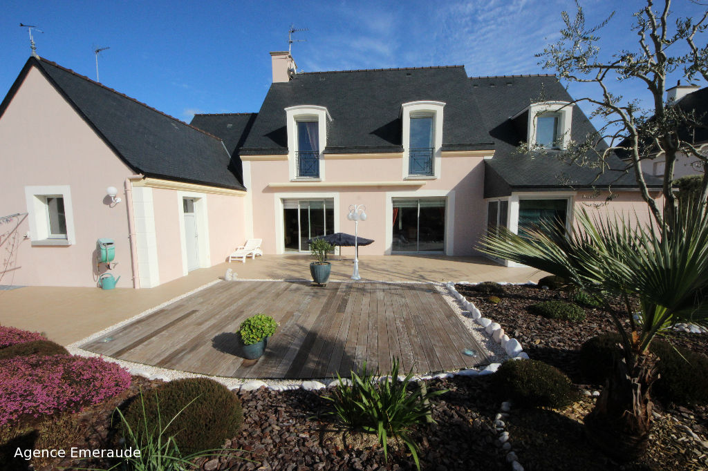 Maison Saint Lunaire 6 pièce(s) 234 m2 une suite au rez-de-chaussée Maison Saint Lunaire 6 pièce(s) 234 m2 une suite au rez-de-chaussée