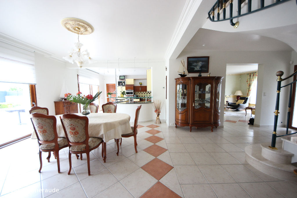 Maison Saint Lunaire 6 pièce(s) 234 m2 une suite au rez-de-chaussée Maison Saint Lunaire 6 pièce(s) 234 m2 une suite au rez-de-chaussée