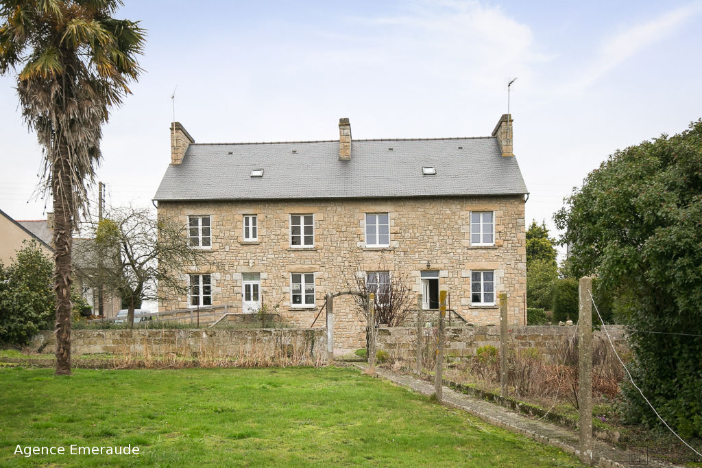 Maisons Pleslin Trigavou 10 pièce(s) deux maisons, garage, dépendance et jardin divisible et constructible Maisons Pleslin Trigavou 10 pièce(s) deux maisons, garage, dépendance et jardin divisible et constructible