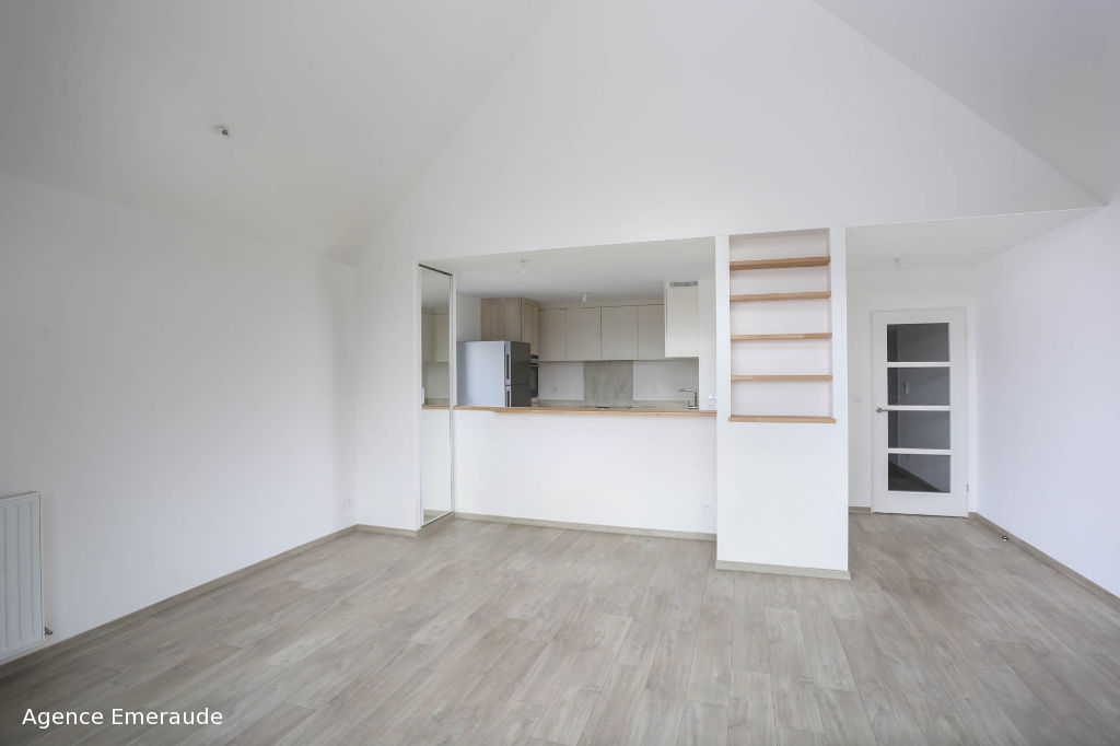 Appartement DINARD 82 m2 - 3 pièces - grand garage - grande terrasse Appartement DINARD 82 m2 - 3 pièces - grand garage - grande terrasse