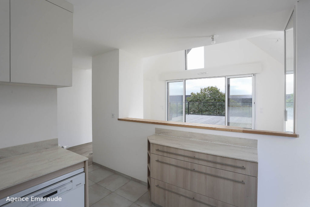 Appartement DINARD 82 m2 - 3 pièces - grand garage - grande terrasse Appartement DINARD 82 m2 - 3 pièces - grand garage - grande terrasse