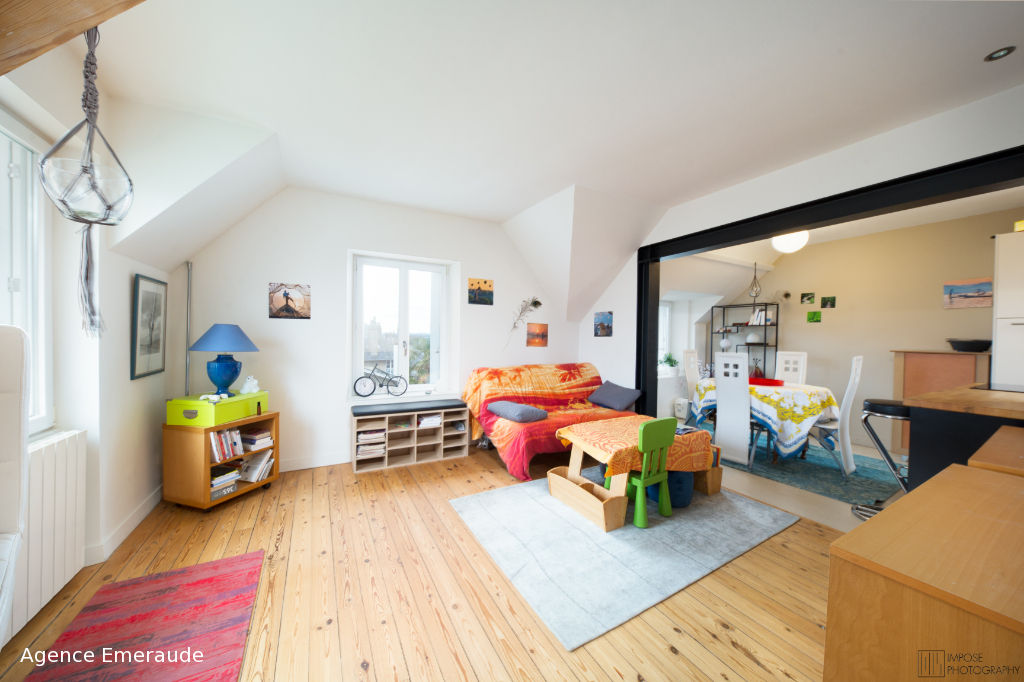 Appartement Dinard 2 pièce(s) 39.87 m² centre ville, la plage à pied, dernier étage jardin cellier Appartement Dinard 2 pièce(s) 39.87 m² centre ville, la plage à pied, dernier étage jardin cellier