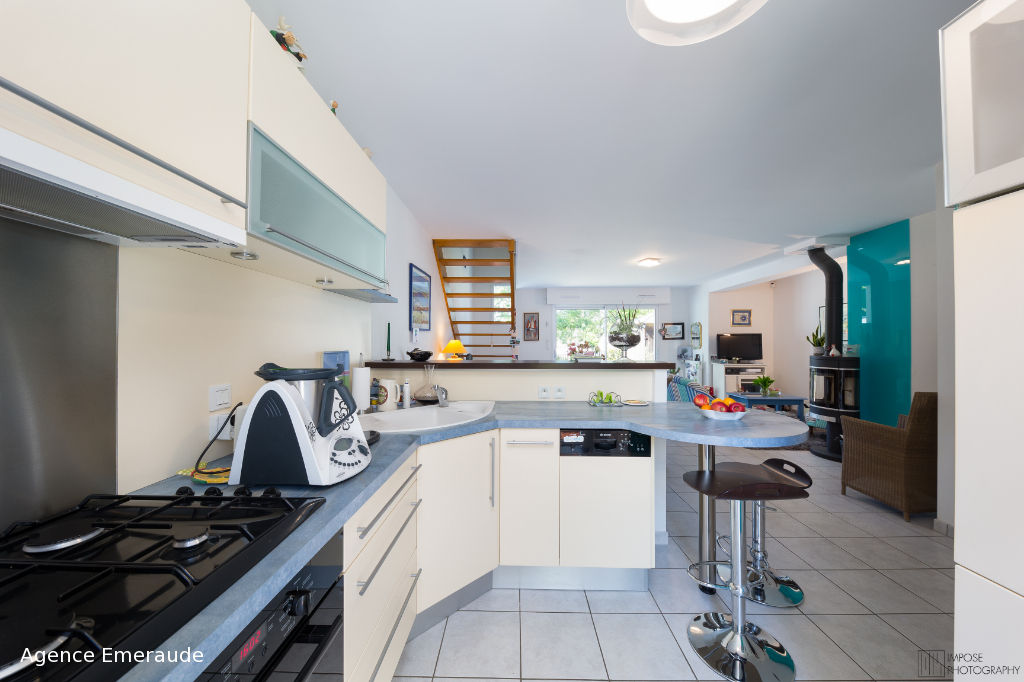 Maison Dinard 4 pièce(s) 95 m² 207 m² de terrain parfait état au calme d'une impasse Maison Dinard 4 pièce(s) 95 m² 207 m² de terrain parfait état au calme d'une impasse
