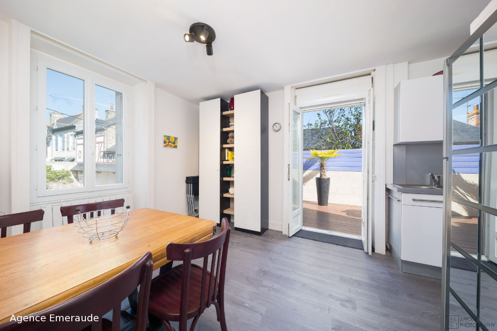 Location saisonnière Centre DINARD Bel appartement de type 2 bis avec terrasse Location saisonnière Centre DINARD Bel appartement de type 2 bis avec terrasse