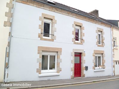Maison de bourg à Elliant. Maison de bourg à Elliant.