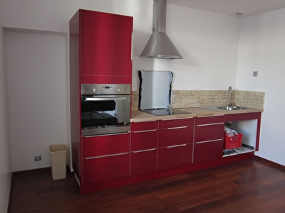 PILIER ROUGE - T2 MEUBLE - 42 m2