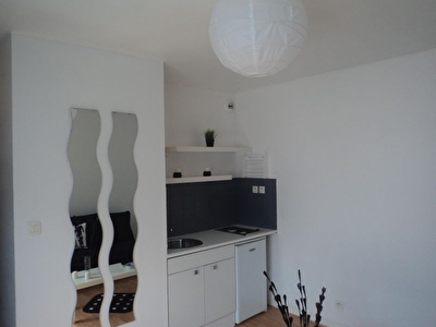 BREST - PILIER ROUGE - STUDIO MEUBLE - 18m�