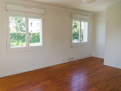 GUIPAVAS - APPARTEMENT T5 - 96 m2