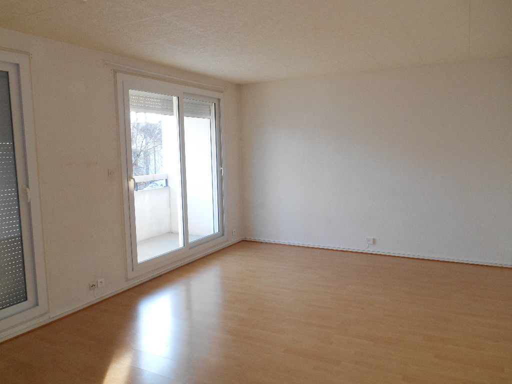 Appartement de Type 4 balcon proche gare Bourg en Bresse Appartement de Type 4 balcon proche gare Bourg en Bresse