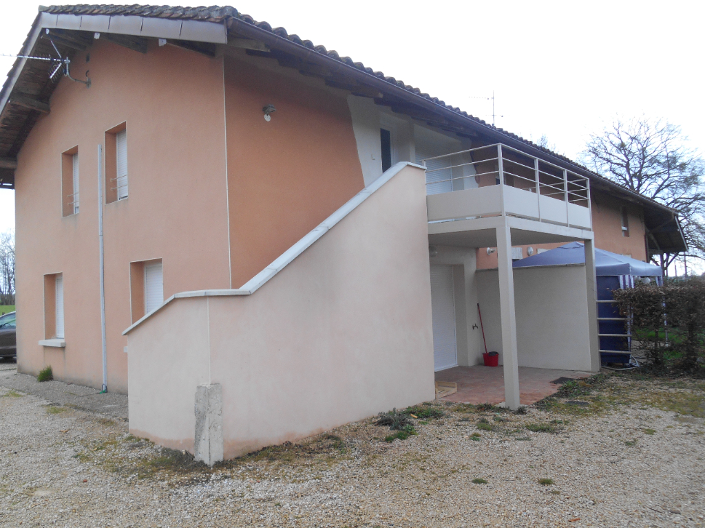 Appartement de type 2 avec terrasse et garage - ETREZ Appartement de type 2 avec terrasse et garage - ETREZ