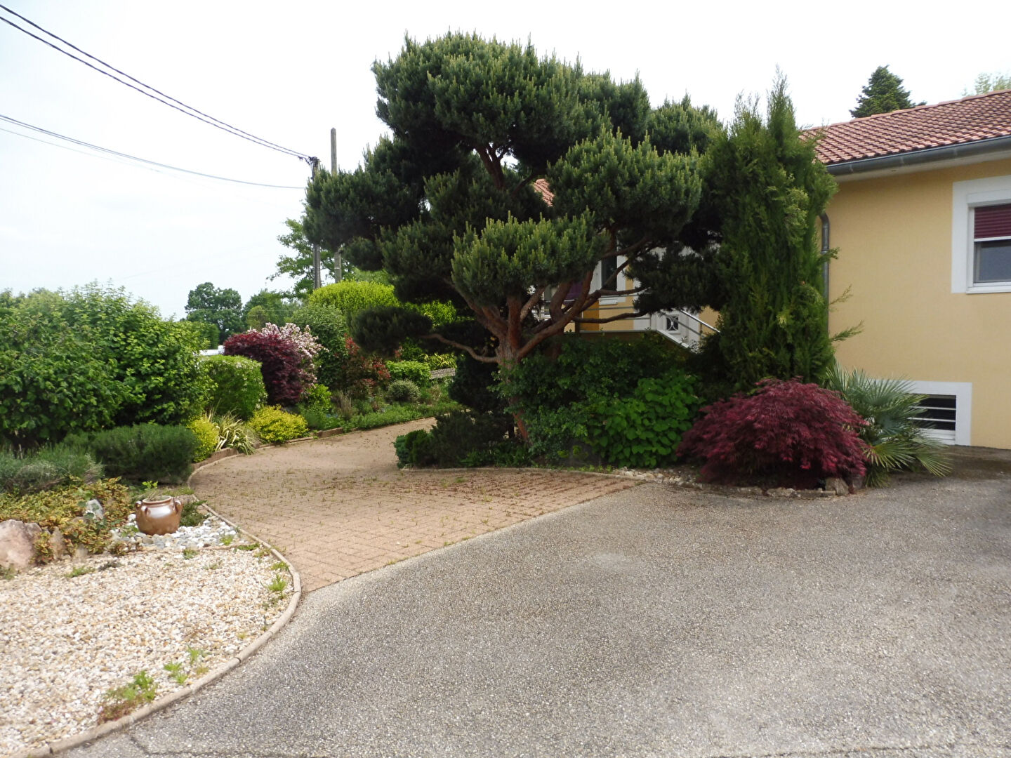 Jolie maison de type 3 avec extérieur et terrain clos Jolie maison de type 3 avec extérieur et terrain clos