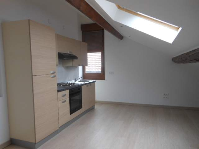 A louer Joli 1 type proche centre ville Bourg En Bresse A louer Joli 1 type proche centre ville Bourg En Bresse