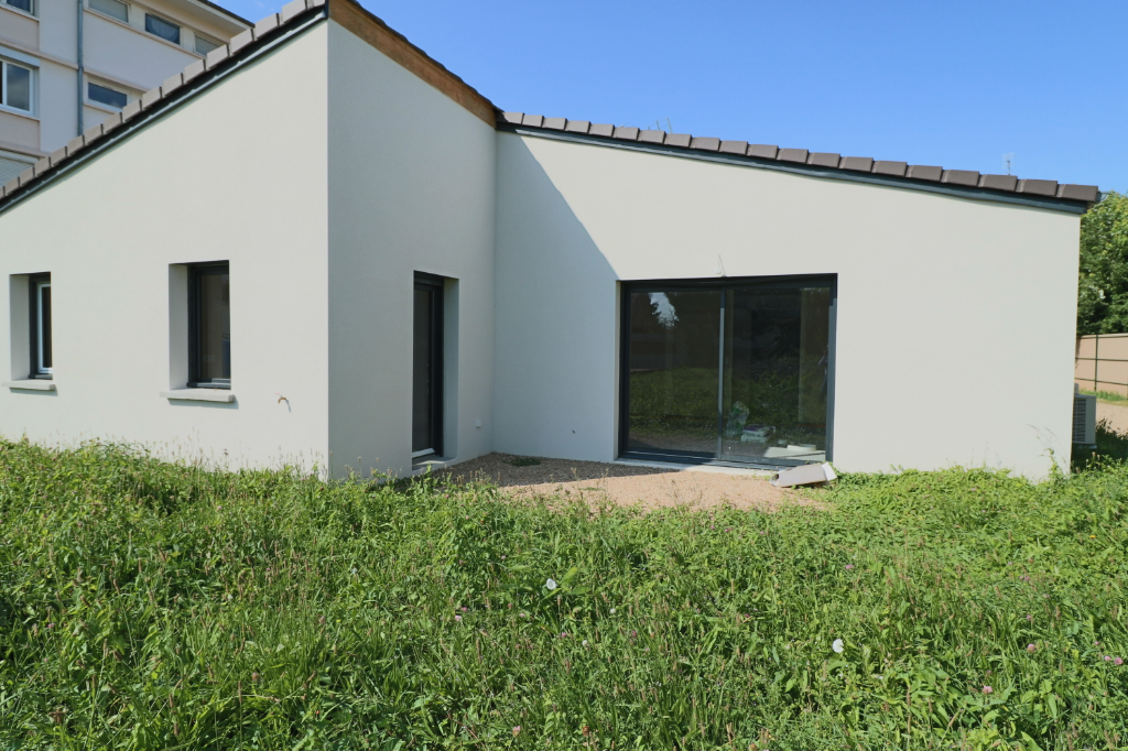 Maison Bourg-en-bresse 89 m2 plain-pied, 3 chambres, quartier gare proche des commerces Maison Bourg-en-bresse 89 m2 plain-pied, 3 chambres, quartier gare proche des commerces