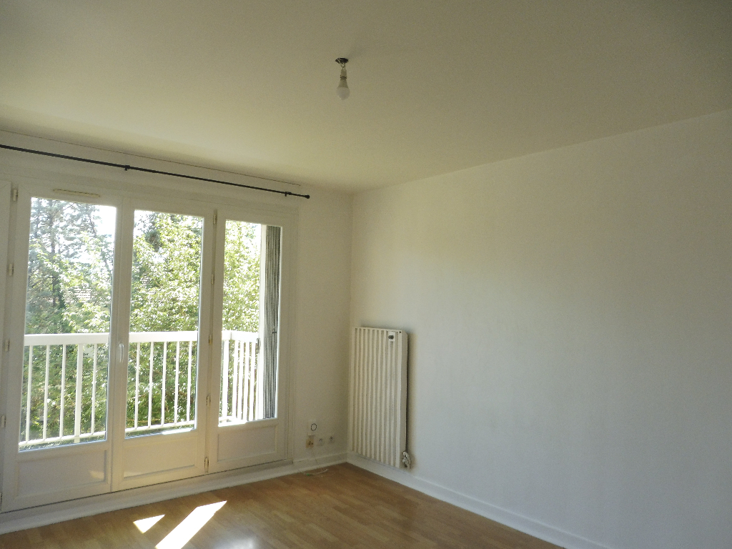 A louer type 3 avec balcon Genève Kennedy bat H1 A louer type 3 avec balcon Genève Kennedy bat H1