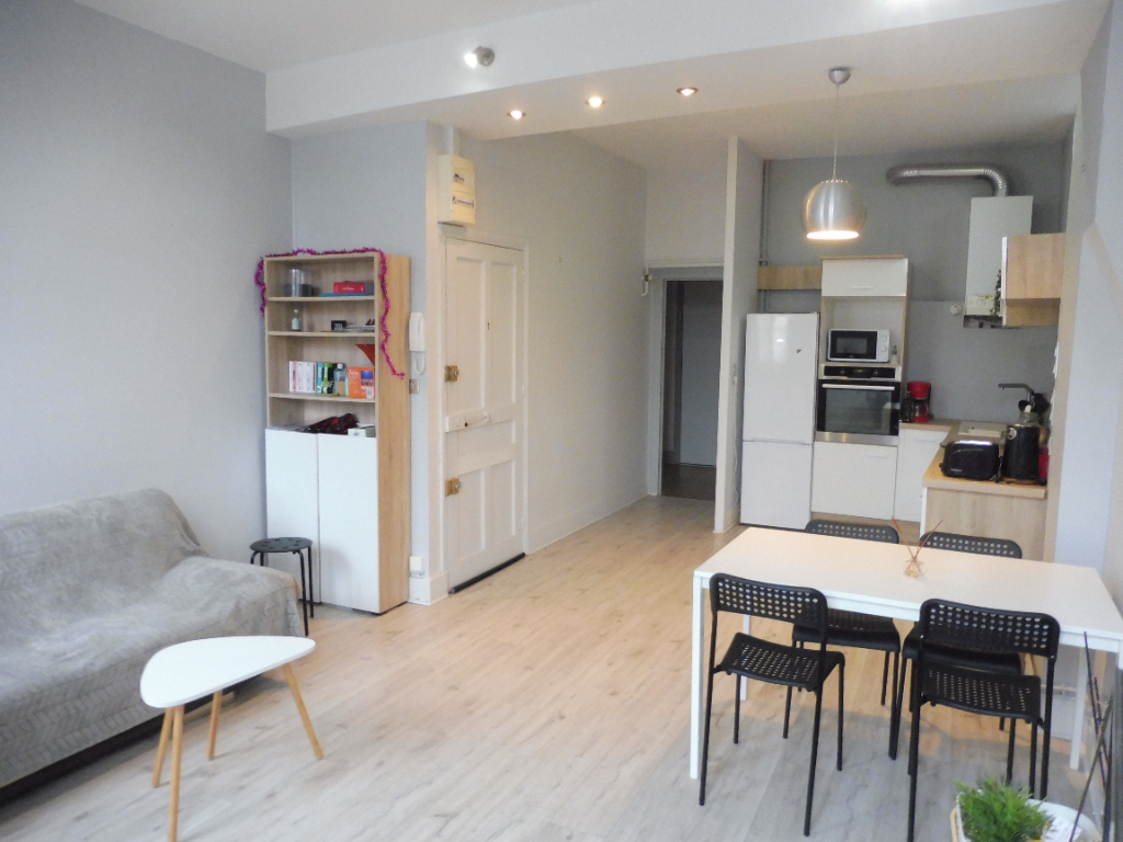 A LOUER CENTRE VILLE JOLI TYPE 3 DE 73M2 A LOUER CENTRE VILLE JOLI TYPE 3 DE 73M2