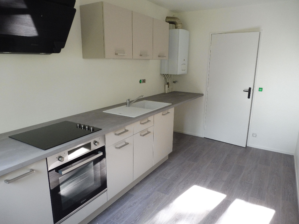 A Louer joli type 2 en cours de renovation proche tous commerces A Louer joli type 2 en cours de renovation proche tous commerces