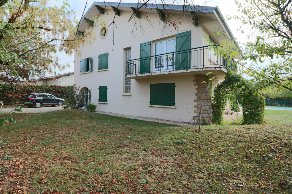 Maison Bourg En Bresse 6 pièce(s) 172 m2 Maison Bourg En Bresse 6 pièce(s) 172 m2