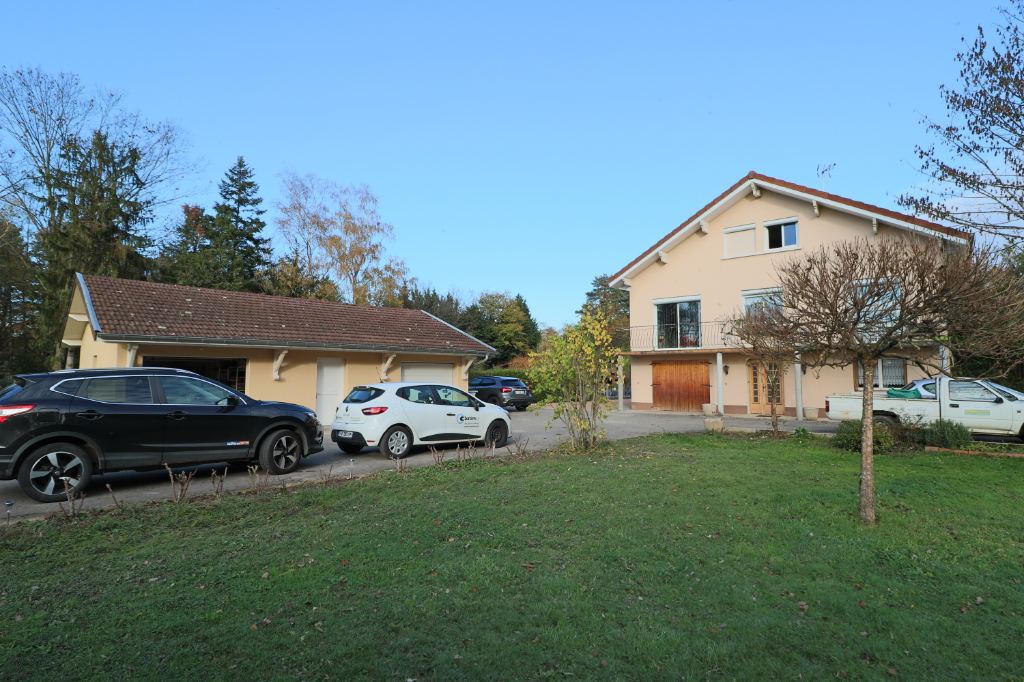 Maison Viriat 5 chambres 7 pièces piscine sur 6000m² de terrain Maison Viriat 5 chambres 7 pièces piscine sur 6000m² de terrain