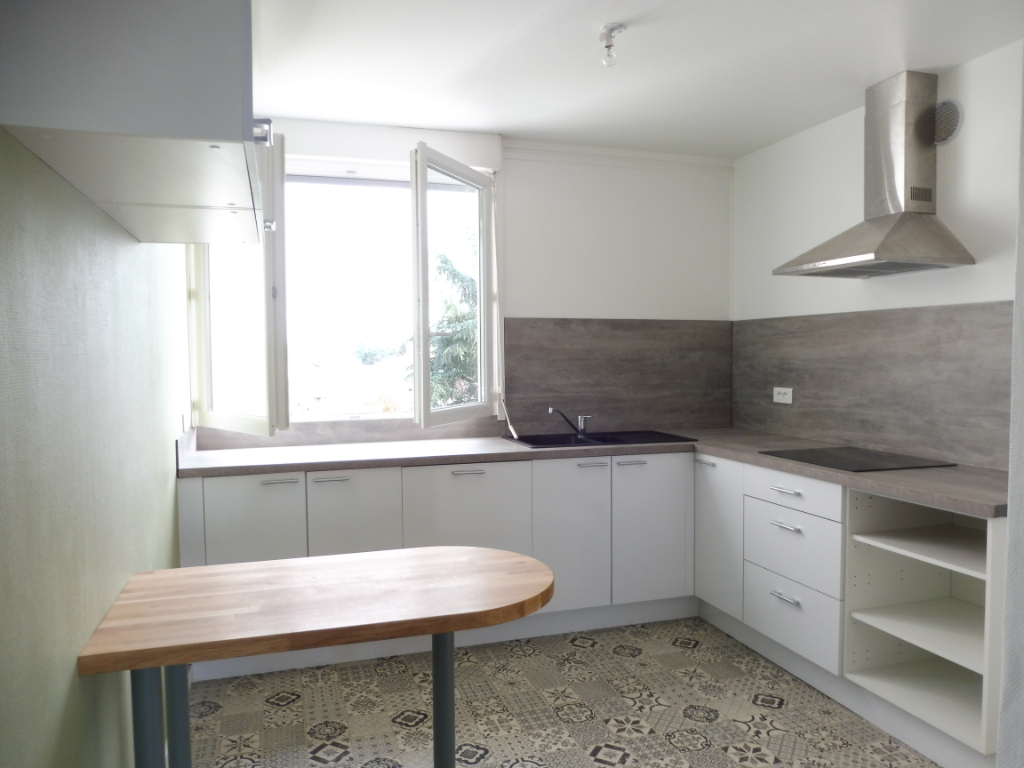 A louer joli type 4 pièces de 73 m2, lumineux A louer joli type 4 pièces de 73 m2, lumineux