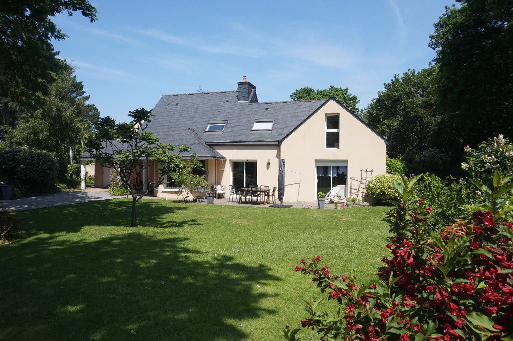 AURAY ST GOUSTAN - MAISON T.6 - 144 m² AURAY ST GOUSTAN - MAISON T.6 - 144 m²