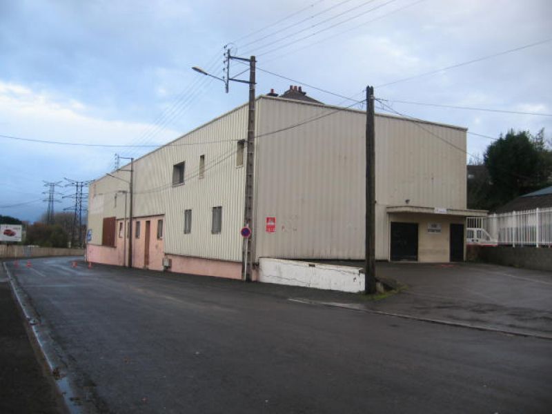 St Brieuc proximit� Carpont, hangar avec bureaux 1500 m� � louer