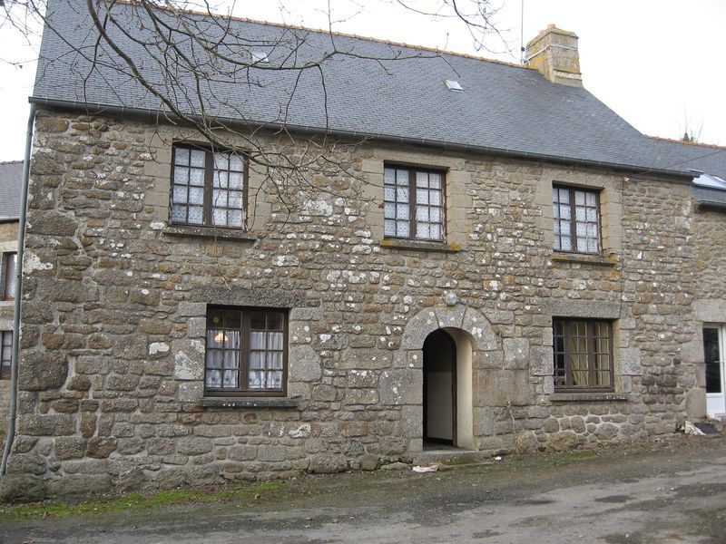 Pl�my, proche Moncontour, maison en pierre � vendre, 4 chambres