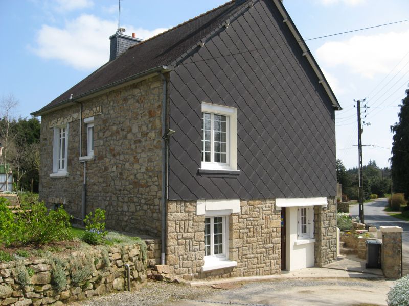 R�gion Rostrenen-Propri�t� en pierre � usage d'habitation