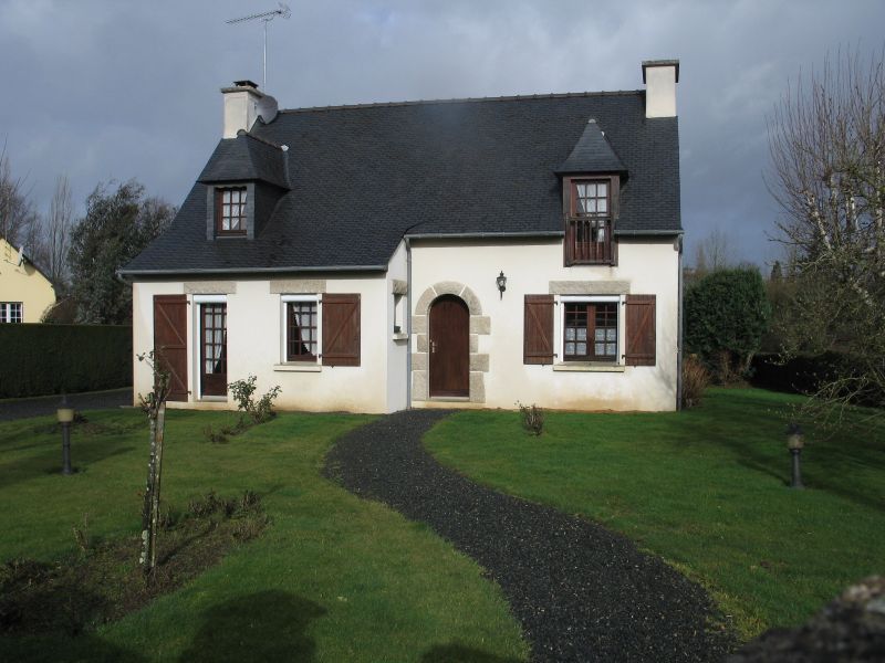 LANVOLLON - MAISON TRADITIONNELLE