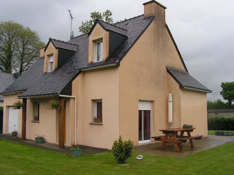 GUINGAMP 15 KM - A VENDRE MAISON 4 CHAMBRES PROCHE ECOLES