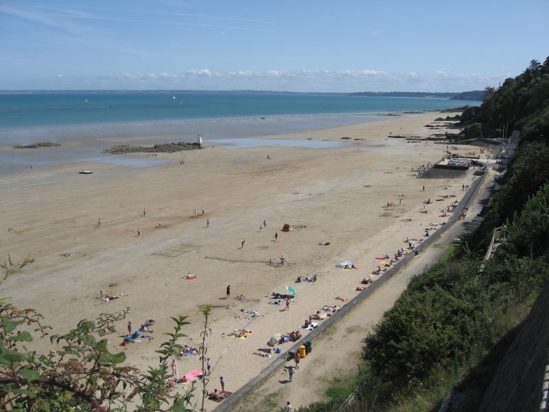 Axe Paimpol-St Quay, � 200 m de la plage, propri�t� VUE MER � vendre, 3000 m� de terrain