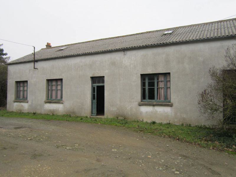 Saint Brieuc, near Cesson, entrept of 150m2 for rent"