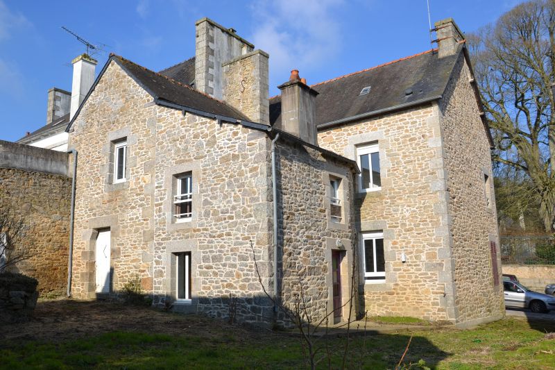 Close to Saint Nicolas du Pelem - 5 Bedrooms stone property