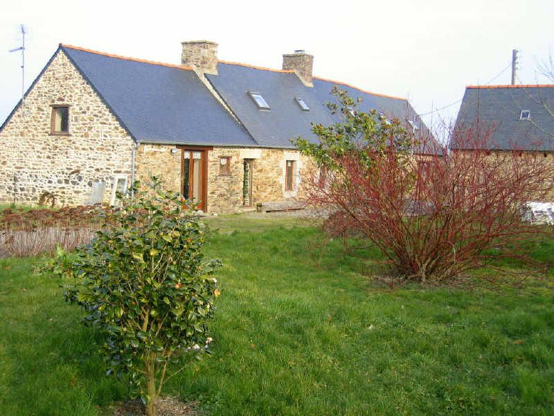 PONTRIEUX 2 KM A VENDRE LONGERE EN PIERRE, 2000 M� DE TERRAIN, DEPENDANCE 60 M�