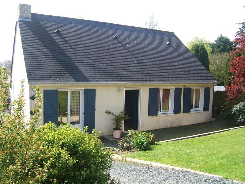 LANTIC, maison traditionnelle � vendre, proche �coles et commerces