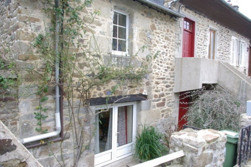 Brittany Port Dinan: quaint old stone house close to alla amenities for sale in France.