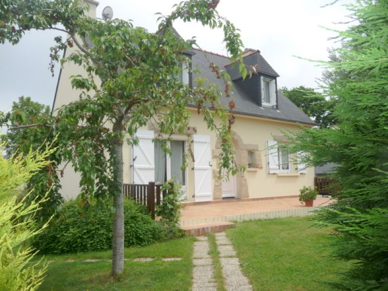 Lamballe area: charming neo breton family home on pretty garden