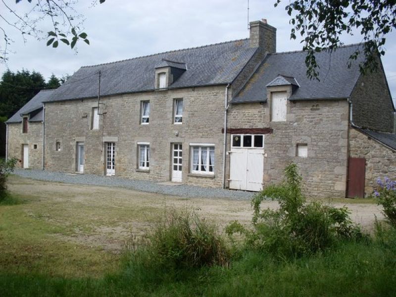 Pl�lan area: large Long�re style house with outbuildings