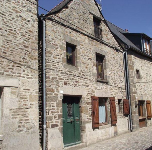 Dinan Centre : Belle maison en pierre avec jardin