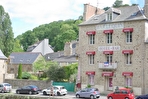 Port de Dinan: tr�s bel immeuble ind�pendant en pierre face � la Rance