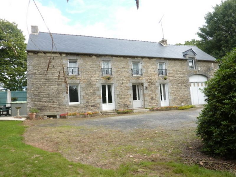 Secteur Collin�e/Merdrignac, Ancienne ferme sur 3 hectares avec nombreuses d�pendances, id�ale propri�t� �questre