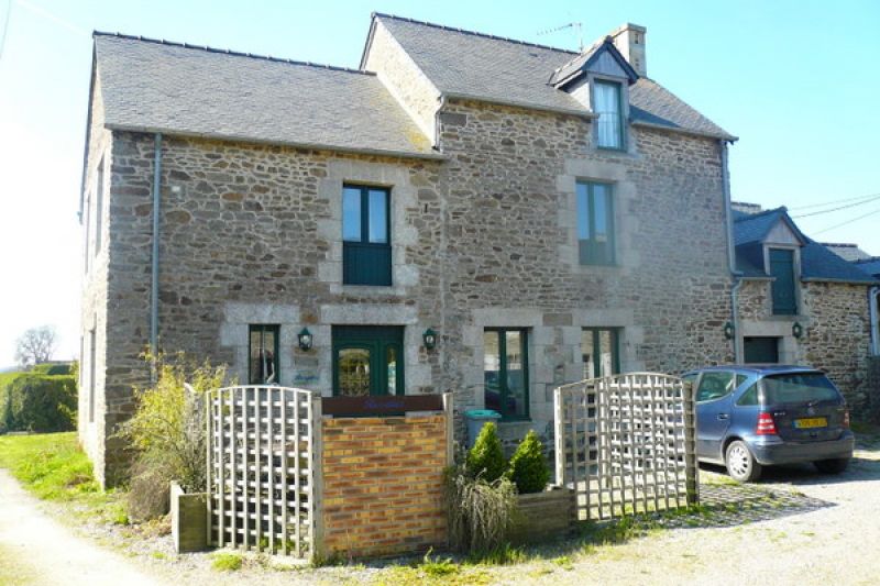 Exclu! Proche Dinan et axe St Malo/ Rennes: Ravissante maison en pierres r�nov�e