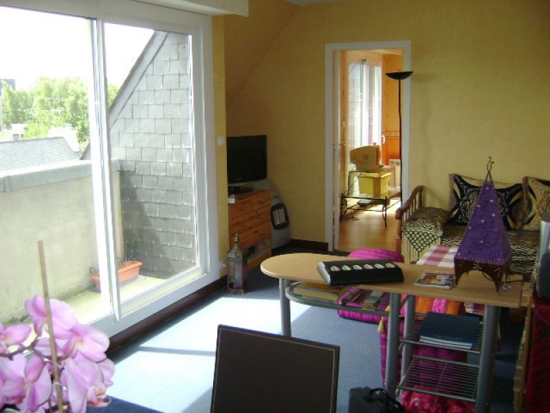 Dinan centre: lumineux appartement avec 3 balcons au 4�m �tage d\'un immeuble avec ascenseur et parking priv�