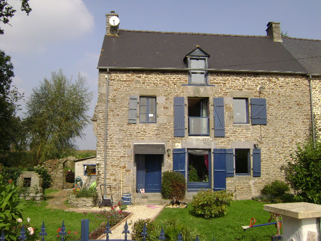 Pays de Rance: Spacieuse maison ancienne avec beau jardin clos